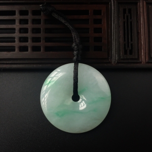 糯种飘绿翡翠平安扣吊坠