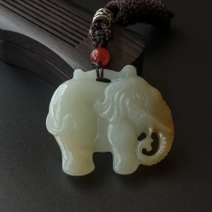 和田玉大象吊坠