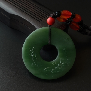 和田碧玉平安扣吊坠