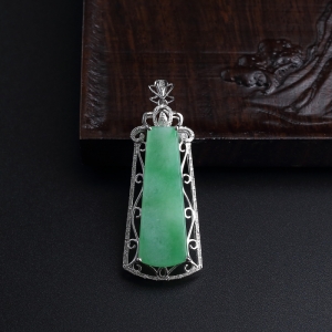 18K金镶糯种苹果绿翡翠吊坠