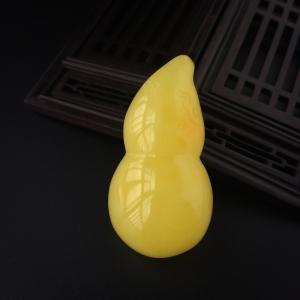 鸡油黄蜜蜡葫芦吊坠