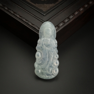 糯种浅绿翡翠观音吊坠