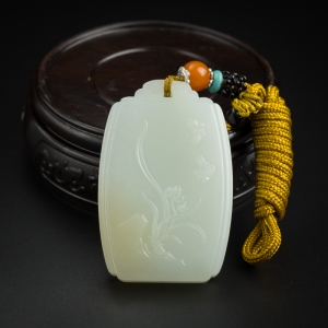 和田玉兰花吊坠