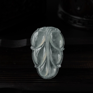 冰糯种浅绿翡翠叶子吊坠