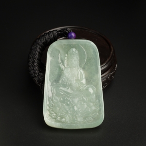 糯种浅绿翡翠观音牌吊坠