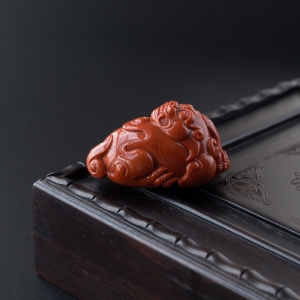 满肉柿子红南红貔貅吊坠