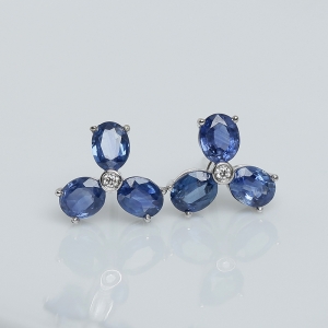 天然18K白金镶钻蓝宝石耳钉