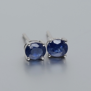 天然18K白金镶钻蓝宝石耳钉