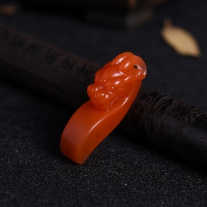 樱桃红南红瑞兽吊坠