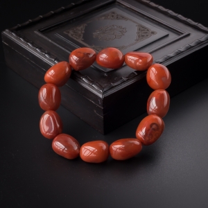 柿子红南红随形手串