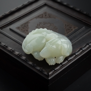 和田玉旺财吊坠