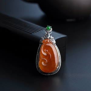 18K金镶钻糯种红翡如意吊坠