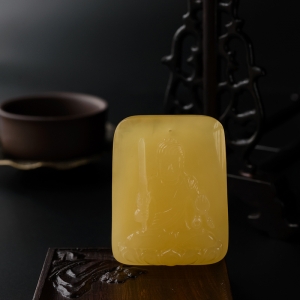 鸡油黄蜜蜡不动冥王吊坠