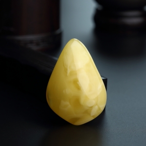 黄白蜜蜜蜡随形吊坠