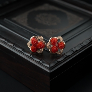 18K金镶沙丁珊瑚玫瑰花耳钉