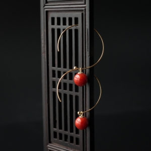 18K金镶沙丁珊瑚圆珠耳环