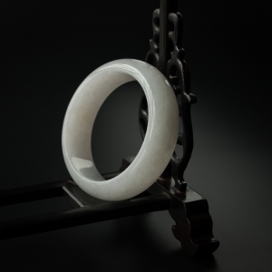 56#糯种淡紫翡翠手镯