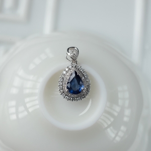 18k金镶蓝宝石吊坠