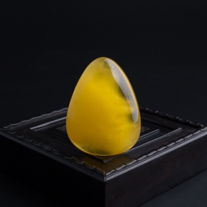 金包蜜鸡油黄蜜蜡随形吊坠