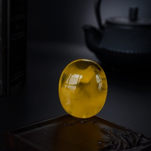 金包蜜鸡油黄蜜蜡随形吊坠