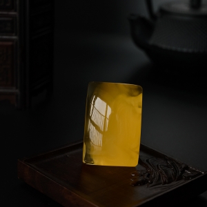 金包蜜鸡油黄蜜蜡无事牌吊坠