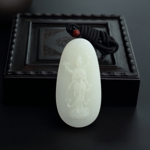 和田玉六臂观音吊坠