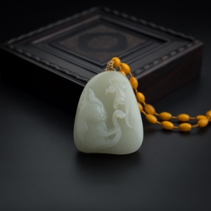 和田玉封侯拜相吊坠