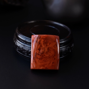 柿子红火焰纹南红无事牌