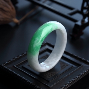 56.5#糯种飘绿翡翠手镯