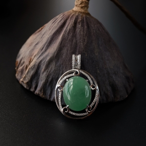 18k金镶糯种苹果绿翡翠吊坠