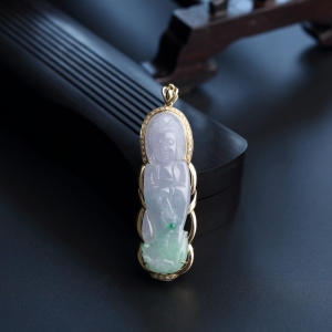 18K金镶糯种飘绿翡翠观音吊坠