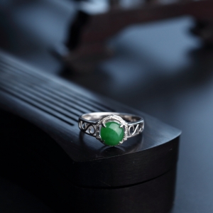 18K金镶糯种黄阳绿翡翠戒指