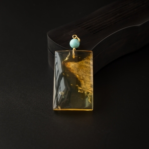 银镶鸡油黄蜜蜡无事牌吊坠