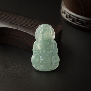 糯种浅绿翡翠观音吊坠