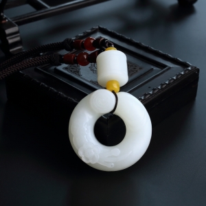 和田玉喜上眉梢挂件