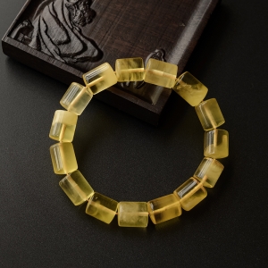 金绞蜜桶珠手串