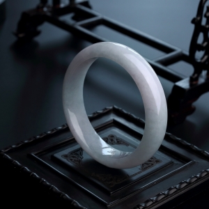 58.5#糯种淡紫翡翠手镯