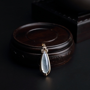 18K金镶钻冰种飘花翡翠吊坠