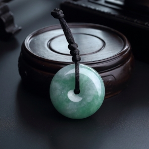 糯种飘绿翡翠平安扣吊坠
