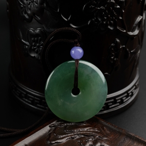 冰糯种淡绿翡翠平安扣吊坠