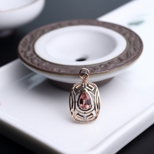 18k金镶碧玺吊坠