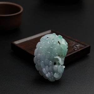 糯种飘绿翡翠苦尽甘来吊坠