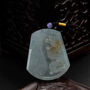 糯种浅绿飘黄翡翡翠古龙吊坠