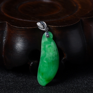 糯种翡翠翠绿福瓜吊坠