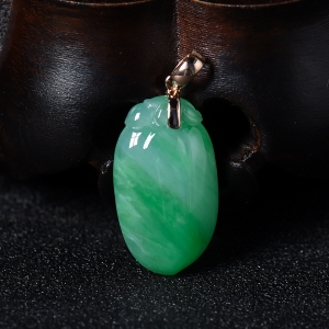 糯种翡翠翠绿福瓜吊坠