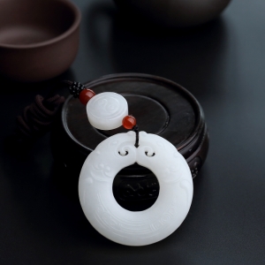 和田玉双龙平安扣吊坠