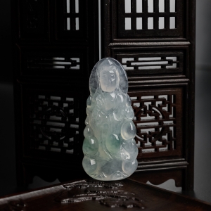 冰糯种浅绿翡翠观音吊坠