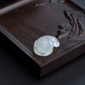 冰糯种浅绿翡翠三足金蟾吊坠