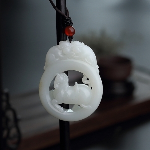 和田玉马上封侯吊坠