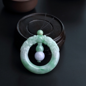 糯种浅绿翡翠双龙戏珠挂件